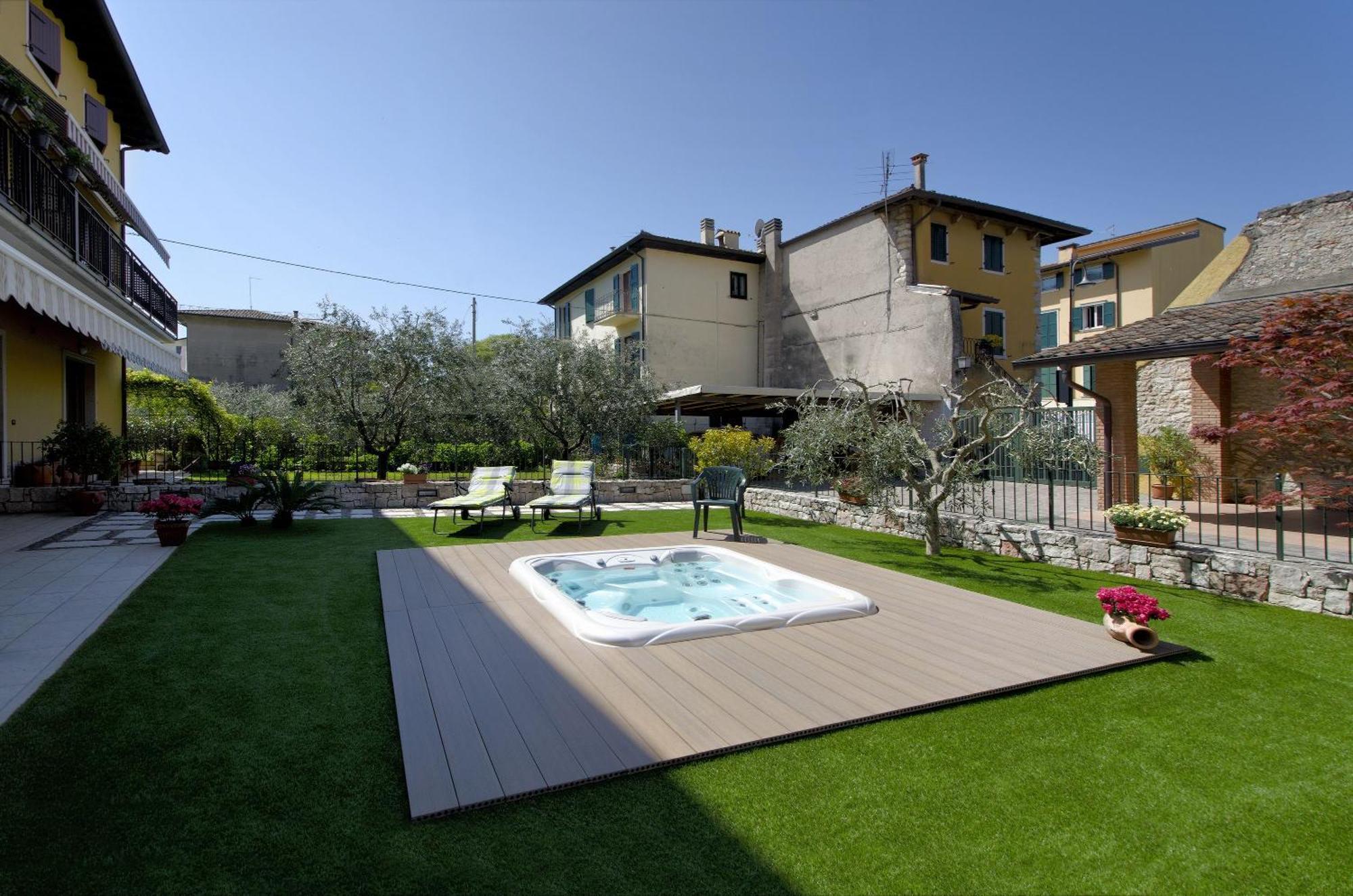 Appartement Accogliente Apt Al Centro Con Giardino E Jacuzzi à Torri Del Benaco Extérieur photo