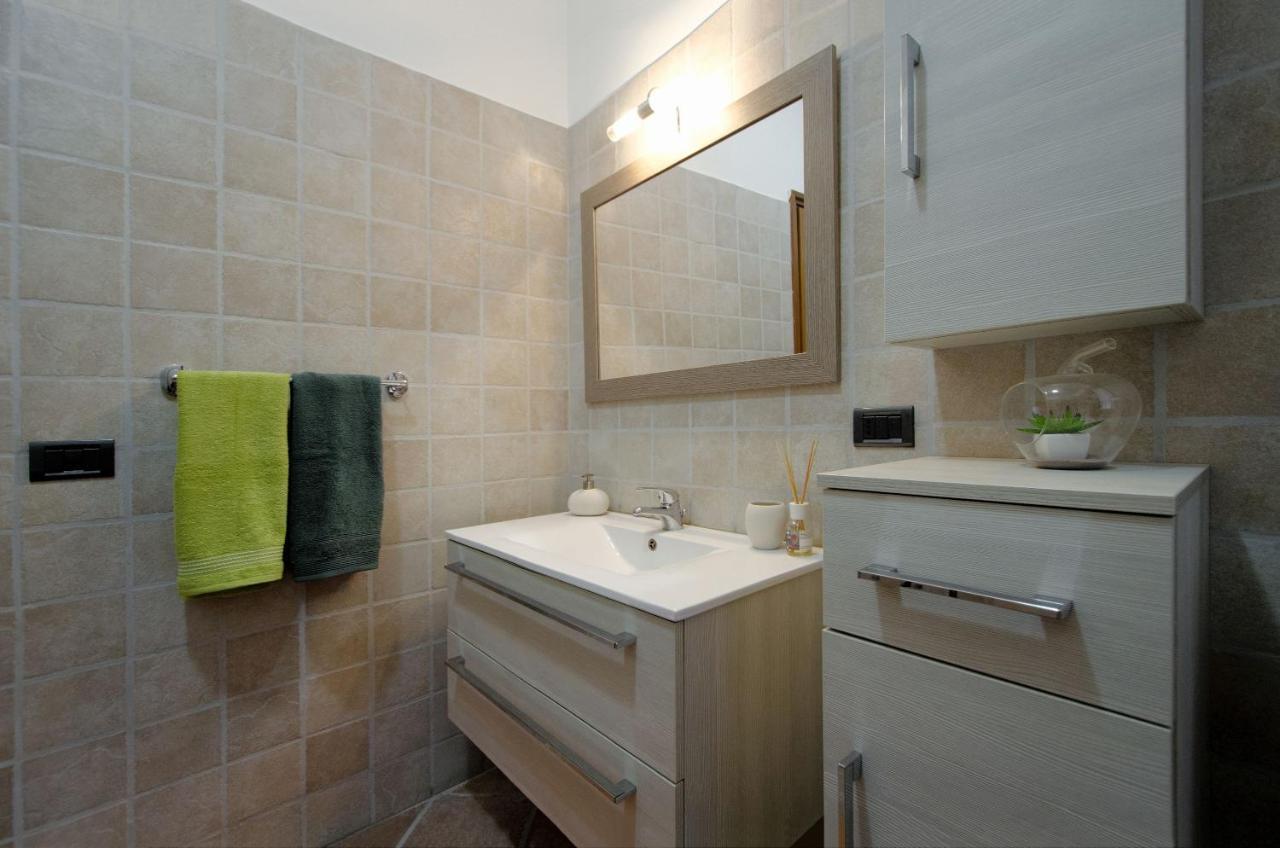 Appartement Accogliente Apt Al Centro Con Giardino E Jacuzzi à Torri Del Benaco Extérieur photo